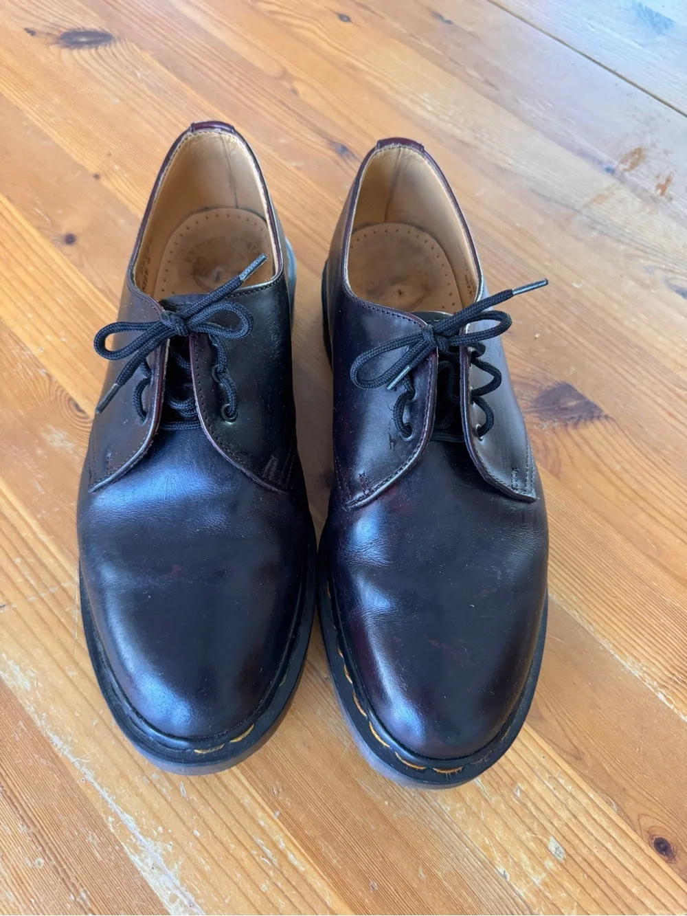 Dr. Martens Men’s Burgundy Oxford Lace-Up Shoes